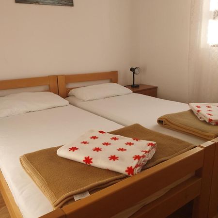 Apartmani Mile Veglia Exterior foto