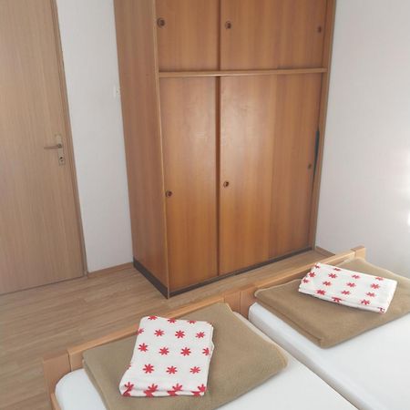 Apartmani Mile Veglia Exterior foto
