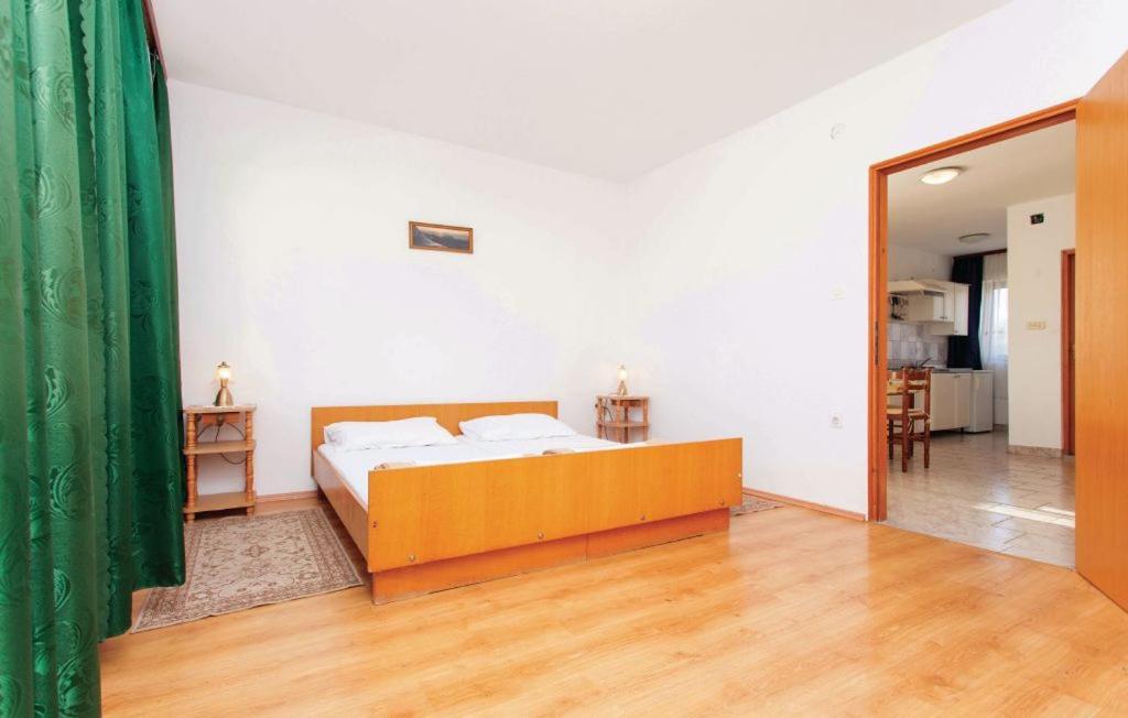 Apartmani Mile Veglia Exterior foto