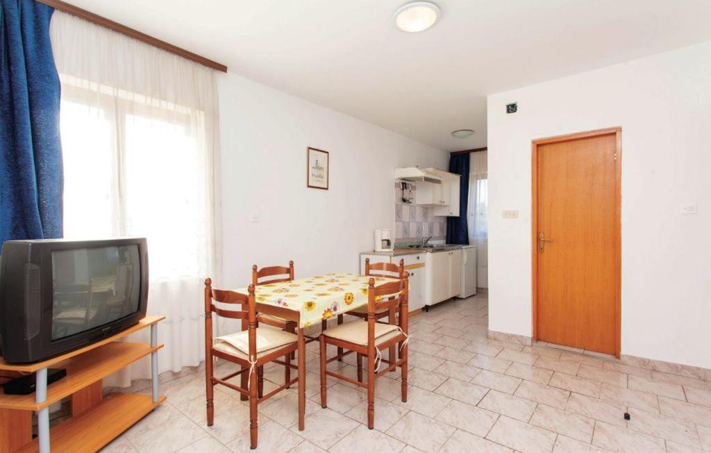 Apartmani Mile Veglia Exterior foto