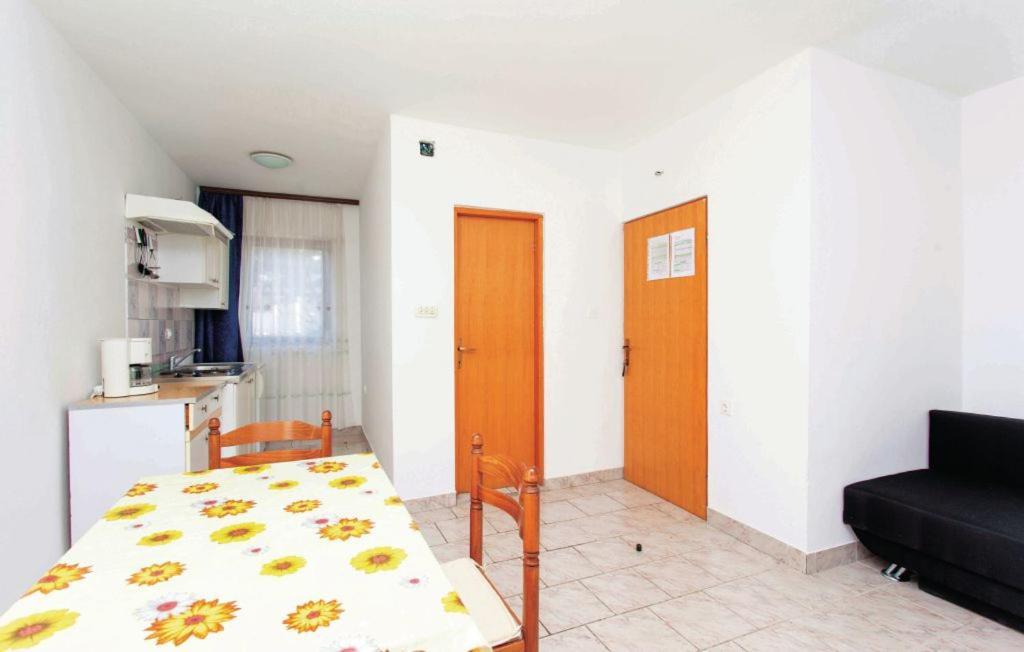 Apartmani Mile Veglia Exterior foto