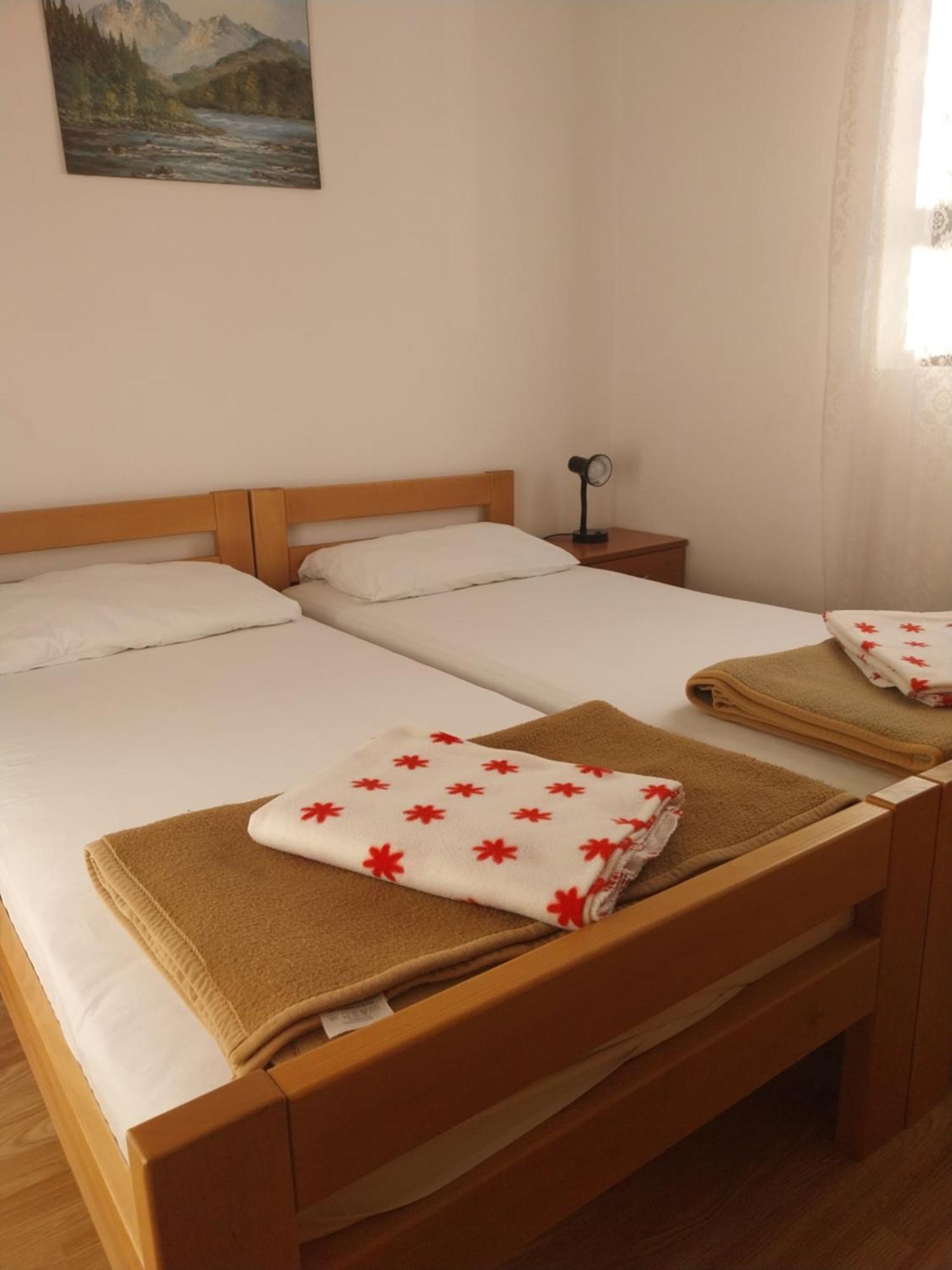 Apartmani Mile Veglia Exterior foto